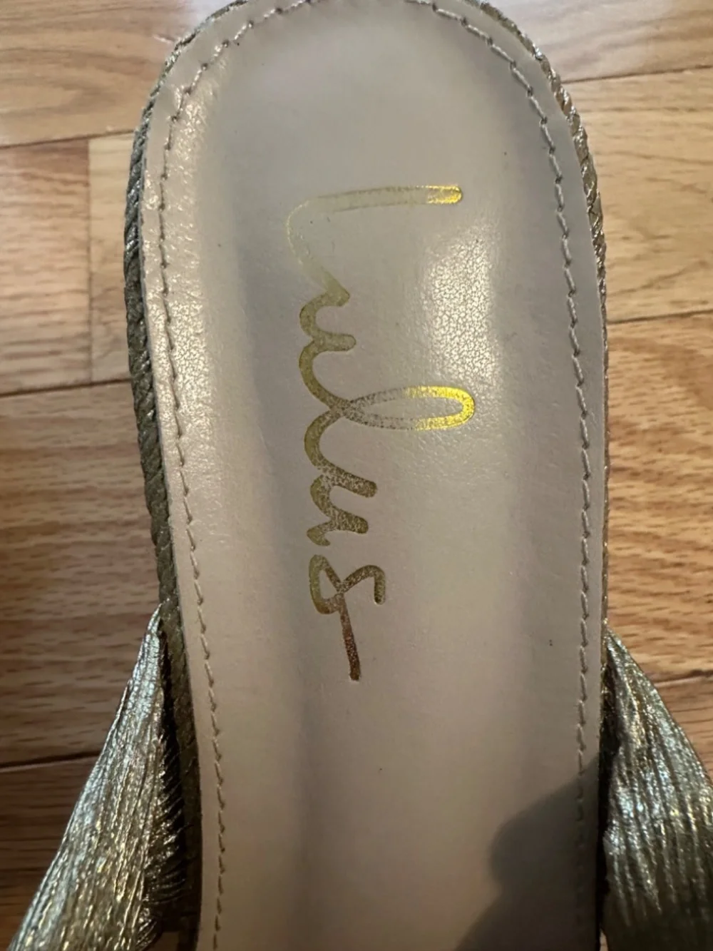 Lulu's Gold Slides size 8.5